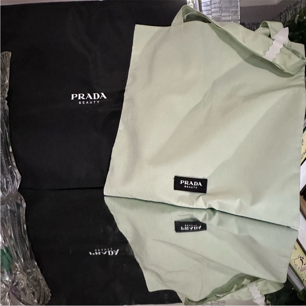 Prada - Picture 4 of 8